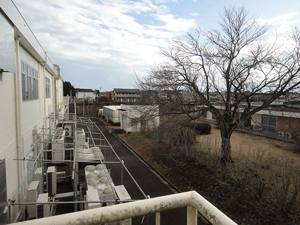 建物裏01の画像